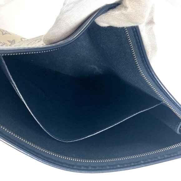 LOUIS VUITTON White Monogram Leather Pouch - Picture 14 of 15